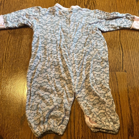 Little Mish girls lace print onesie gown - Picture 4 of 4